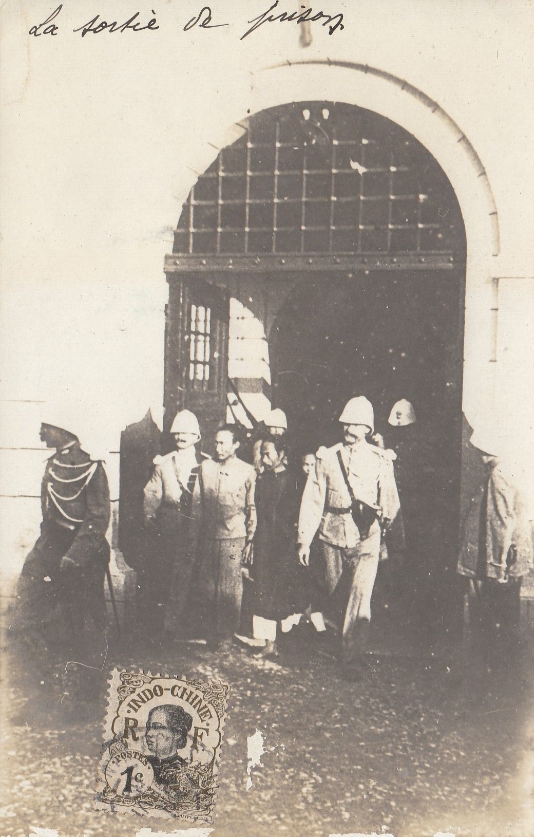 La sortie de prison Hanoï le 6 aout 1908 