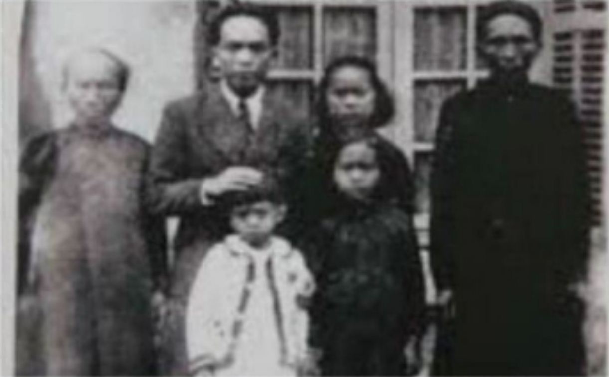 Vu Van Thuan, Hai-Hien e os seus quatro filhos por volta de 1934/35
