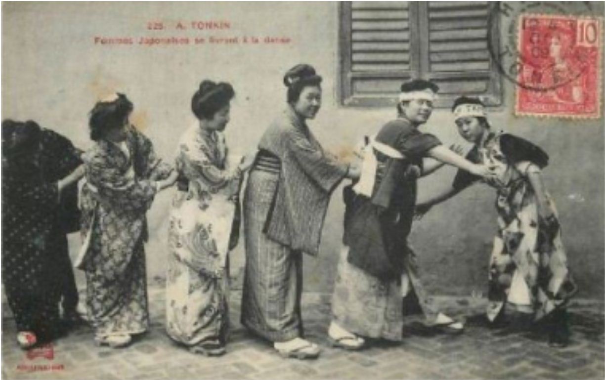 225.   A. TONKIN    Mulheres japonesas dançando.